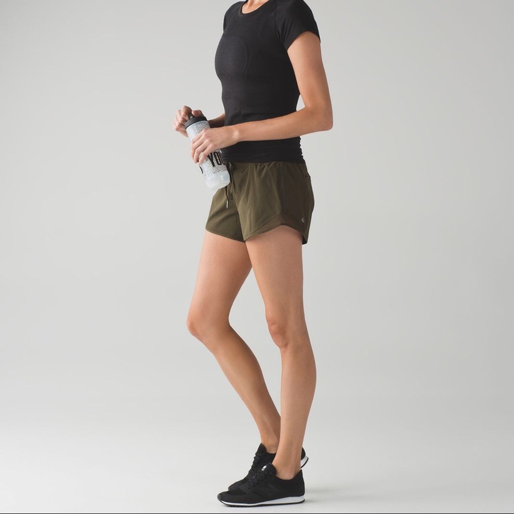 NWOT Lululemon hotty hot short fatigue green 2.5”